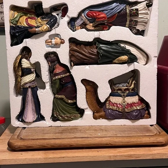 Kirkland ハンドペイントナティビティ 13ピースセット Kirkland Signature 13 Pc. Hand Painted Nativity Set *niob* for
